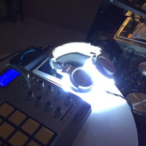 投稿についてもっと詳しく ヘッドフォン用 トリガーLEDライトニングキット シングル（片耳）