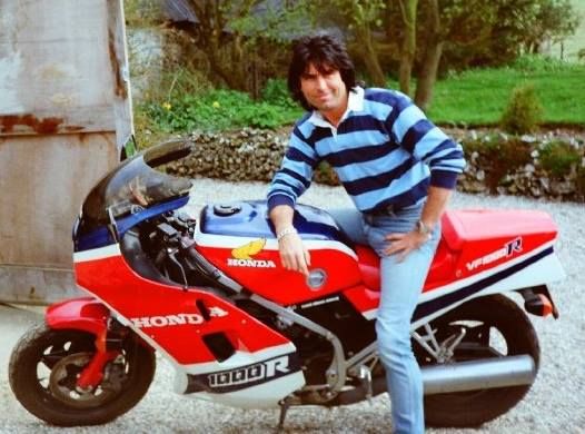 【クイズの正解】投票数50票超え!?日本人ドラマー人気投票で「高市早苗さん」が猛威を振るった理由 5 f00e5d704c81fce47bbd74baf68a6987